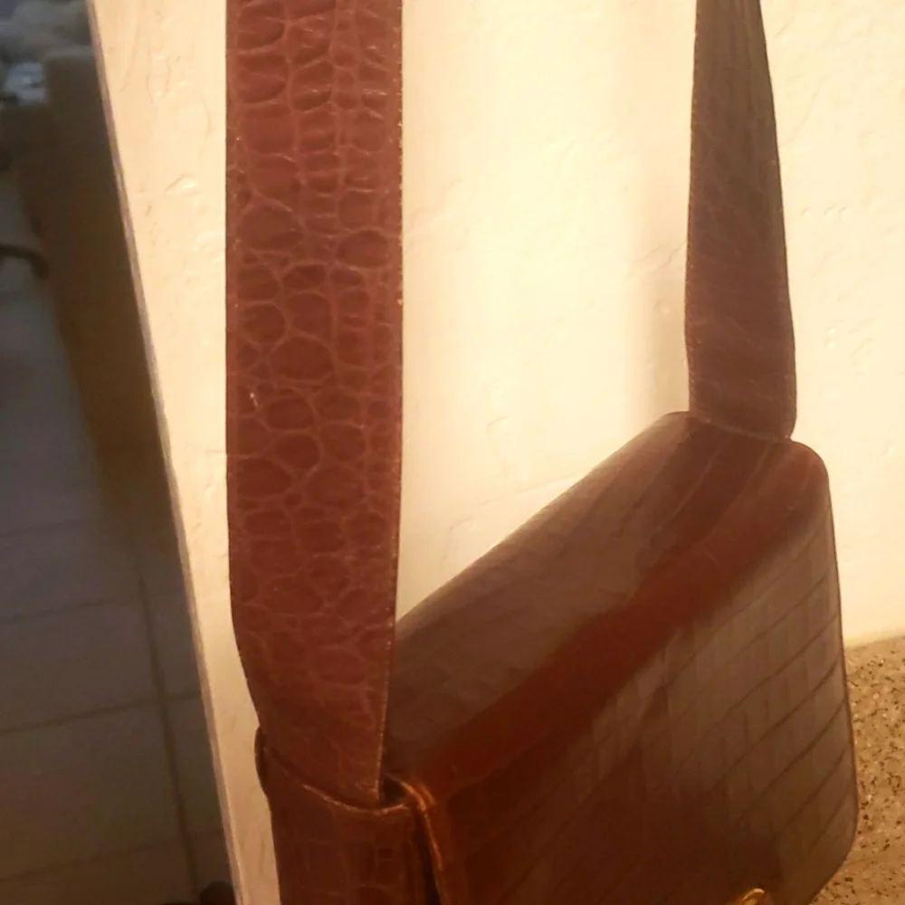 COPY - VINTAGE Salvatore Ferragamo Embossed Made In Italy Purse - Picture 16 of 16